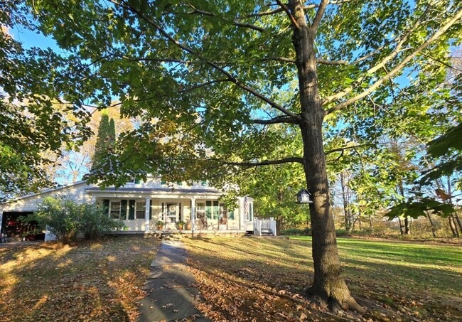Foto del edificio - 826 Hurd Rd