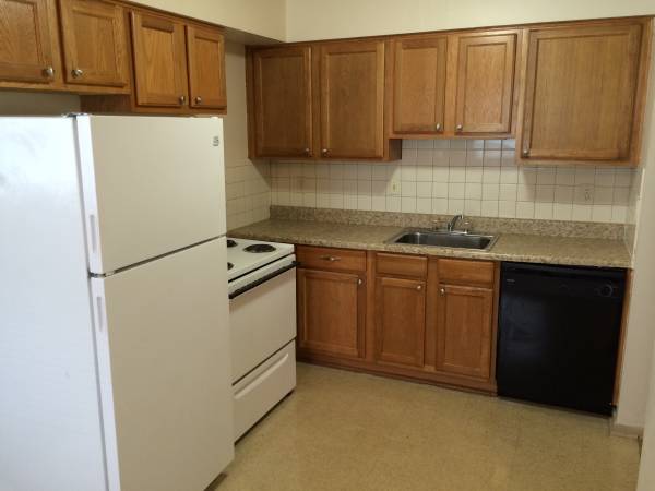 Primary Photo - 2430 E Kelly St