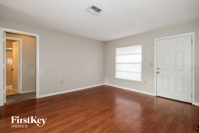 Foto del edificio - 895 Willow Ln