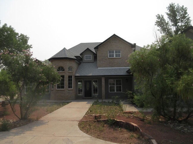 Building Photo - 210 Jaramillo Loop