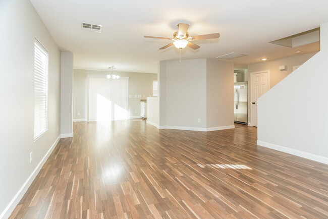 Foto del edificio - 5041 Diamond Ranch Ave