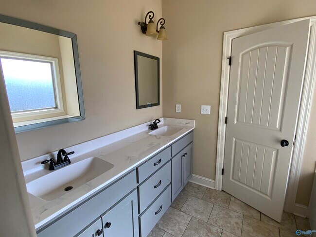 Foto del edificio - 111 Fawn Forest Dr