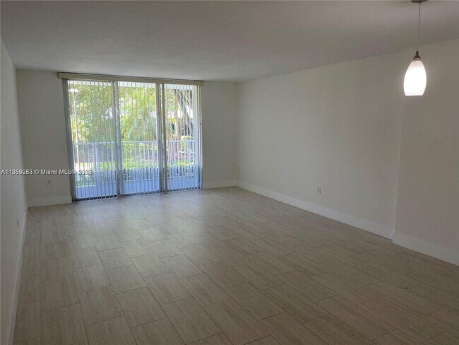 Foto del edificio - 2851 NE 183rd St
