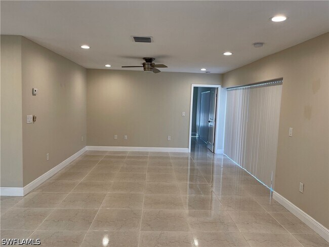 Foto del edificio - 255 Pine Valley Cir