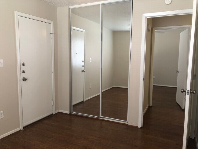 Building Photo - 3 bedroom House Near Post Oak Mall