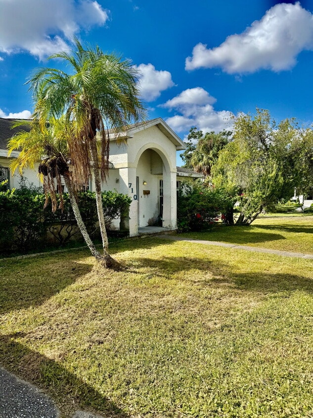 Primary Photo - 3 Bed, 2 Bath Tampa Home Walking Distance ...
