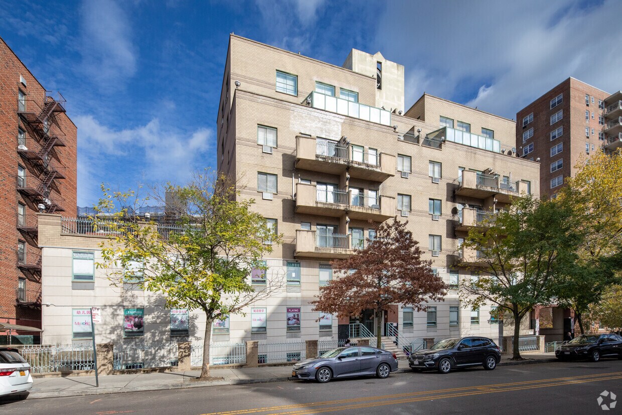 Primary Photo - 4231 Colden St