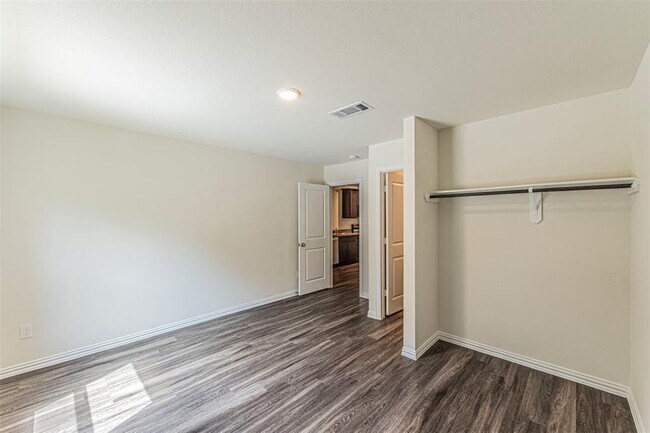 Building Photo - 5409 Nielan St