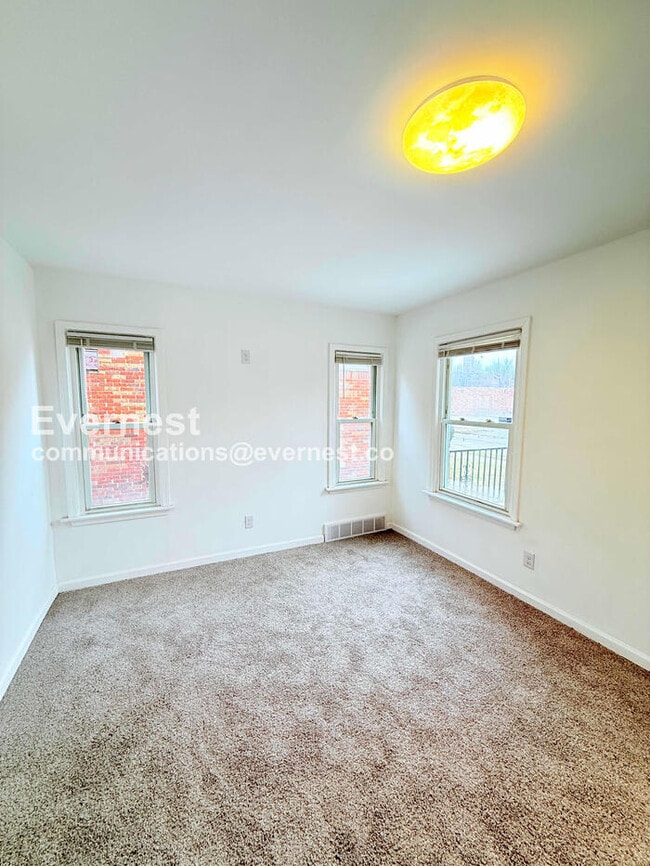 Building Photo - 17187 Rowe St