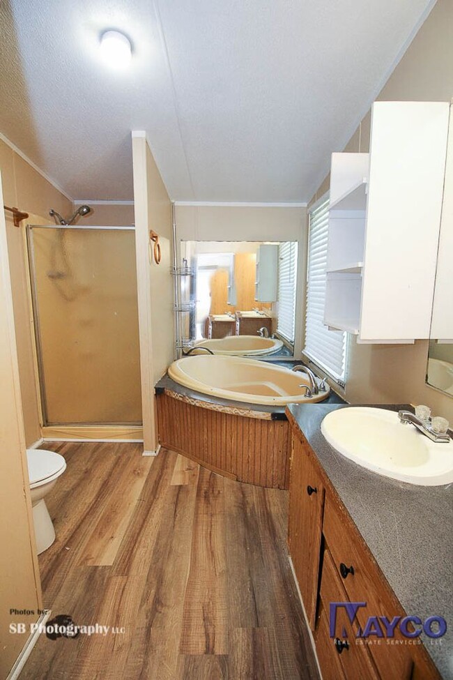 Building Photo - 3 bedroom 2 bath home on large lot in Ston...
