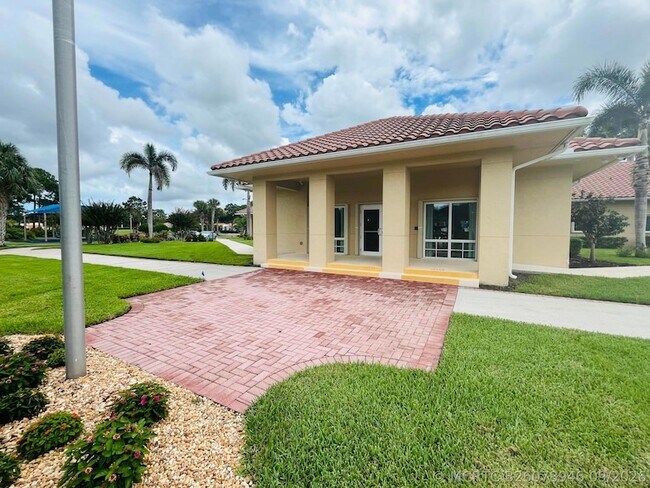 Building Photo - 1641 SW Harbour Isles Cir