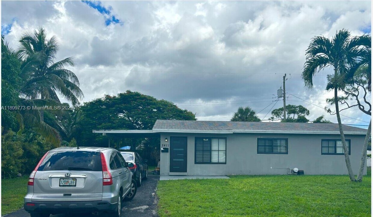 Foto principal - 2411 SW 5th Pl