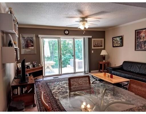 Foto del edificio - 1303 Applebriar Ln