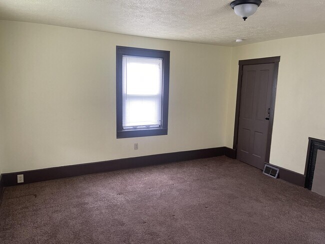 Building Photo - 254 4th St