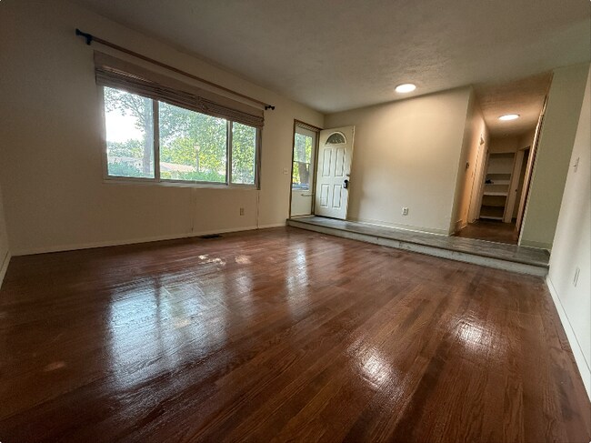 Foto del edificio - 3715 Stratford Ave