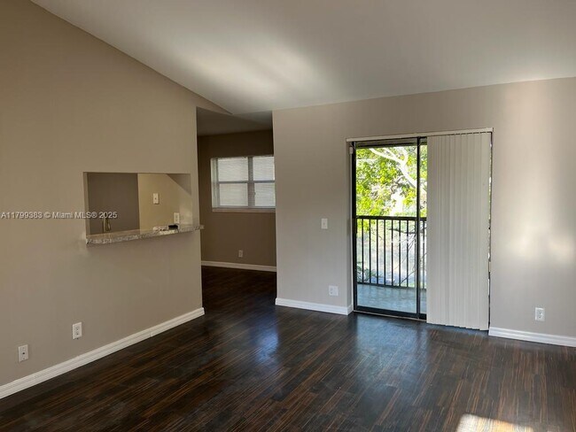 Foto del edificio - 4090 N Pine Island Rd