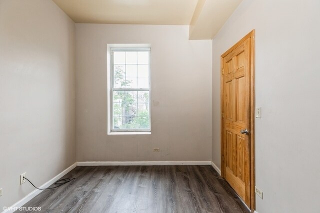 Building Photo - 417 S Kilbourn Ave