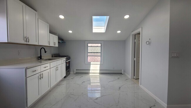 Foto del edificio - 213 Fowler Ave