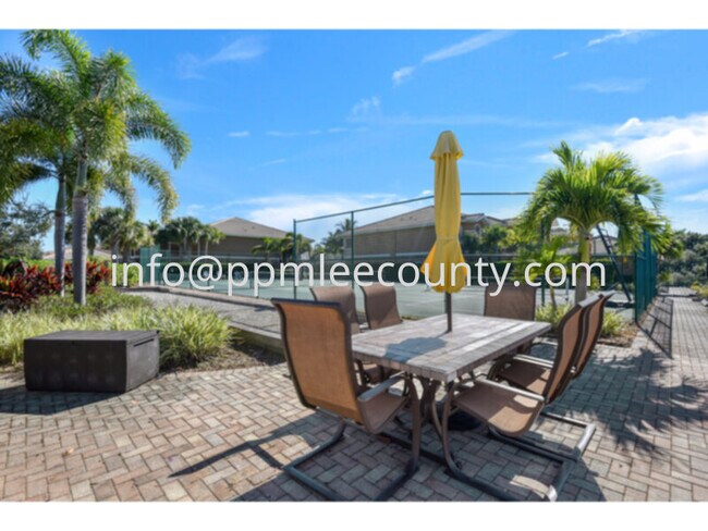 Foto del edificio - Fantastic Fully furnished 2 bedroom plus den 1 car garage condo in Casa Di Fiori.