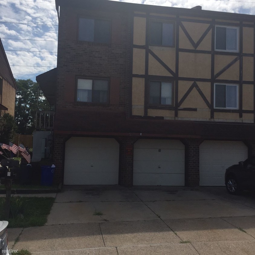 Primary Photo - 15151 Beverly Dr