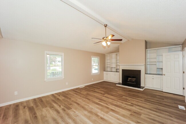 Foto del edificio - 1604 Carriage Hills Dr