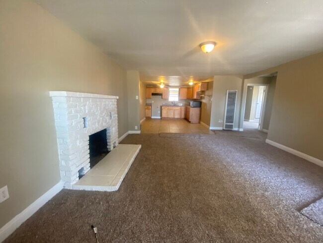 Foto del edificio - 7182 Cypress Ave