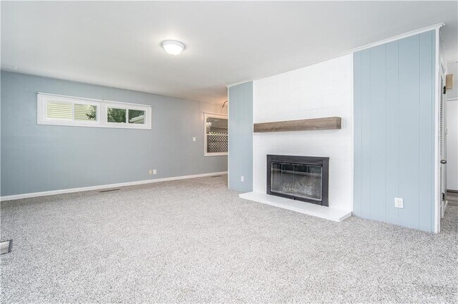 Building Photo - 1013 Mendota Ct