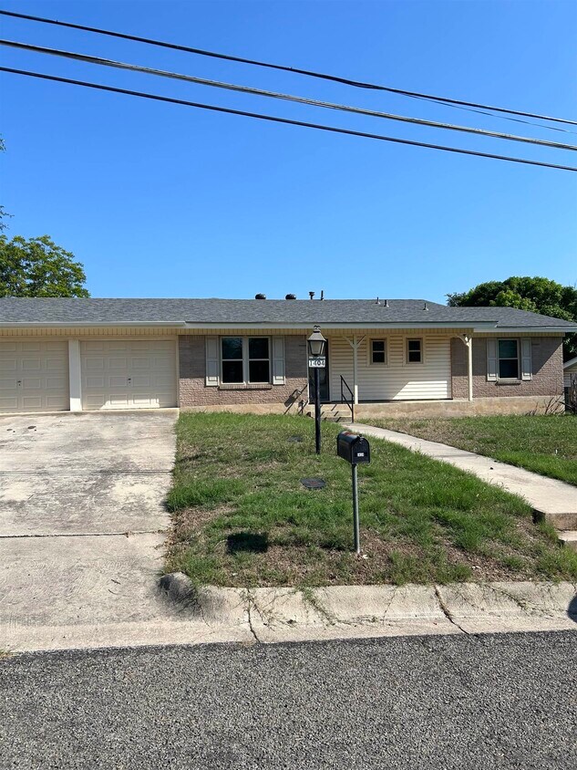Primary Photo - 1404 W 4th St