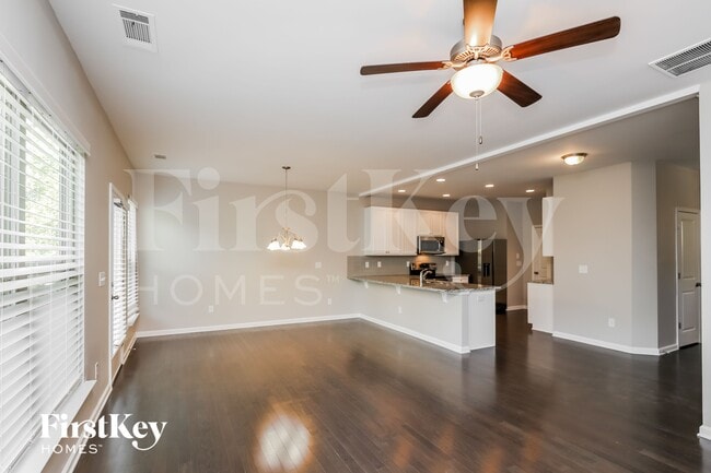 Foto del edificio - 2139 Charcoal Ives Rd
