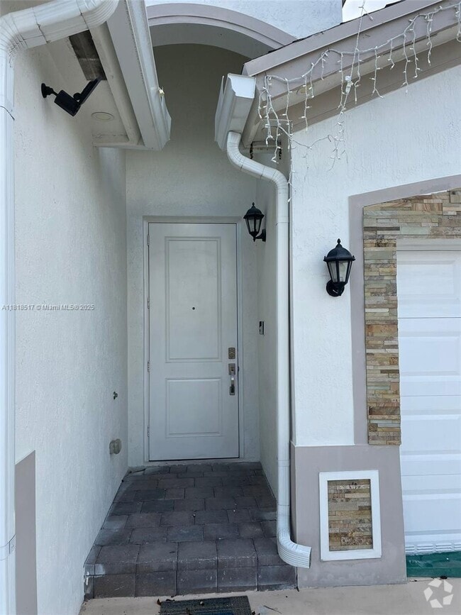 Building Photo - 27583 SW 133rd Ave