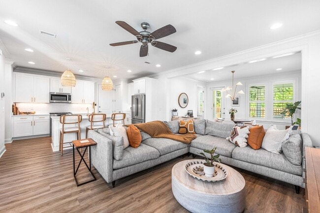 Building Photo - 229 Windrow Way