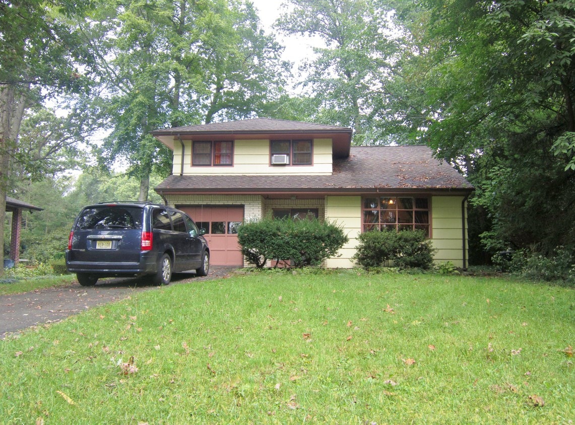39 Highview Ave, Woodcliff Lake, NJ 07677 House Rental in Woodcliff