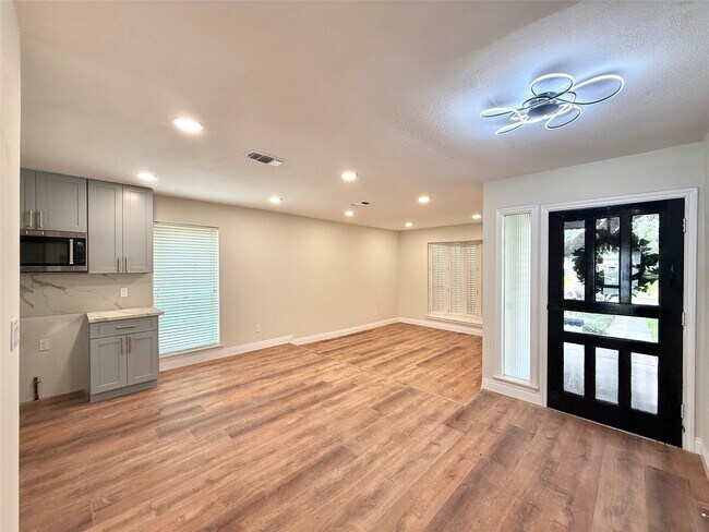 Foto del edificio - 8911 Hendon Ln