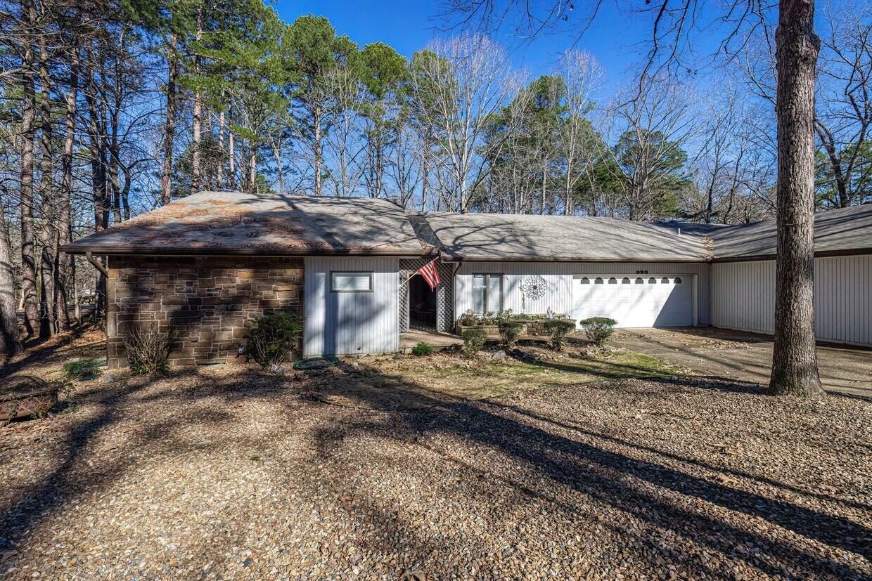 Foto principal - Discover this unique, single-level townhom...