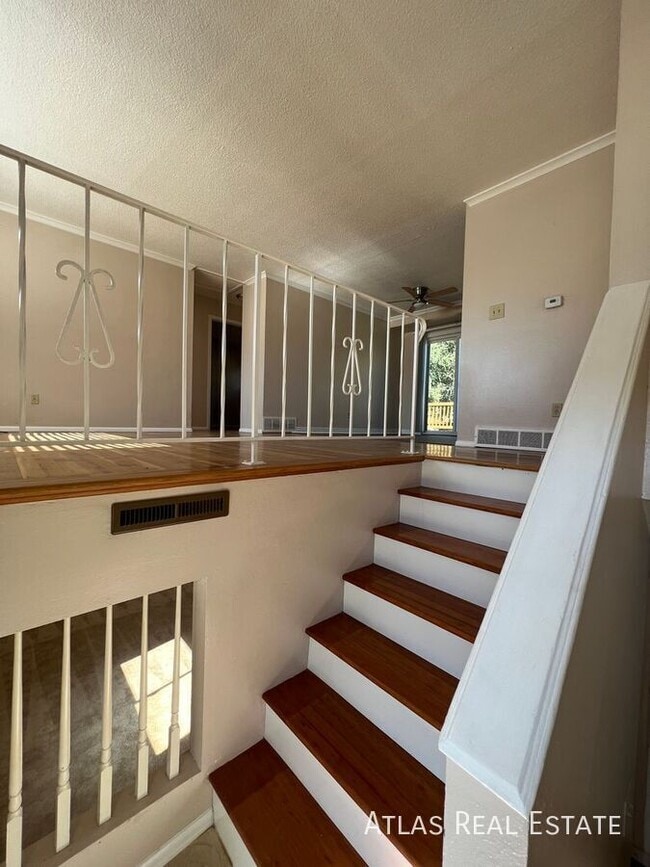 Building Photo - 3914 Encino St
