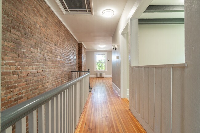Building Photo - 361 State St