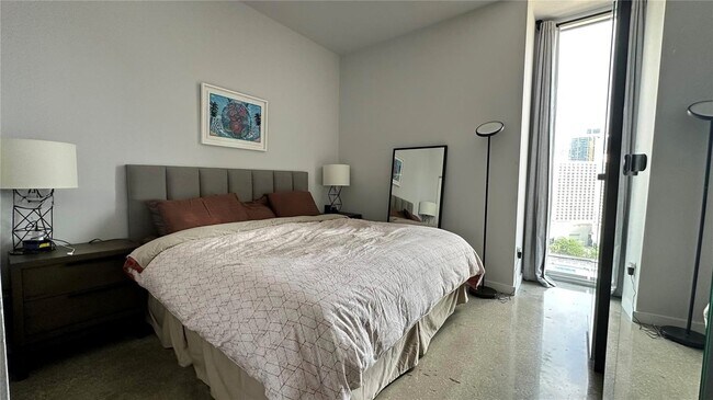 Foto del edificio - 151 SE 1st St
