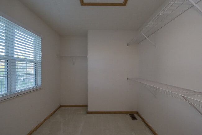 Building Photo - 6657 Delburn Ct