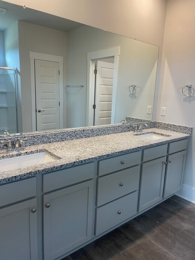 Foto del edificio - 5093 Roundhead Dr