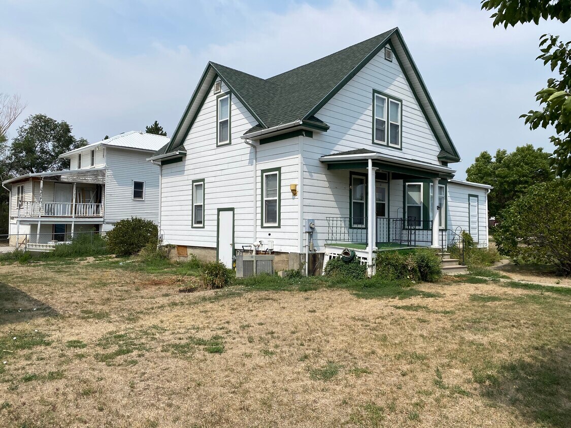 Building Photo - 101 3rd St