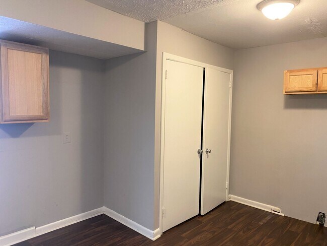 Building Photo - 4053 Log Cabin Dr