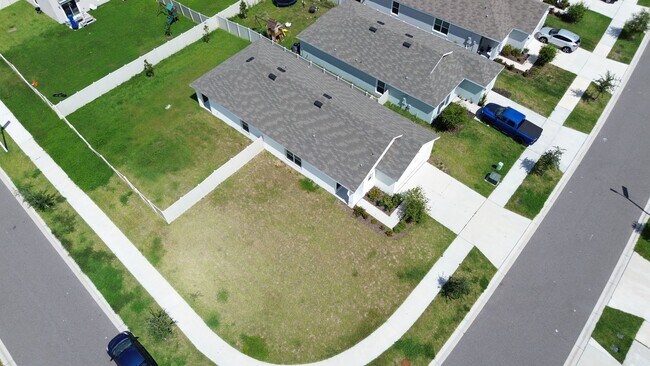 Building Photo - Lagoon community-17073 oval Rum Dr