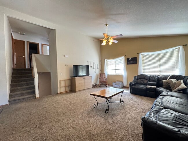 Building Photo - Great Tri-level home in West Loveland