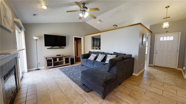 Building Photo - 1527 Country Pointe Dr