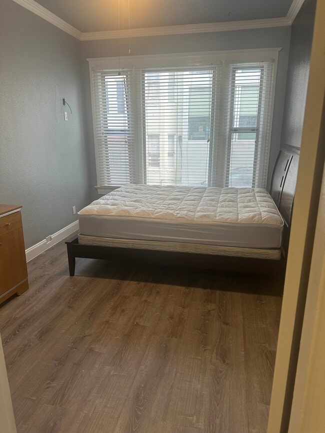 Building Photo - 734 Natoma St