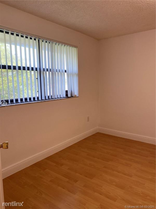 Foto del edificio - 9979 Nob Hill Ln
