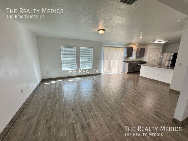 Building Photo - 326 Huron Dr