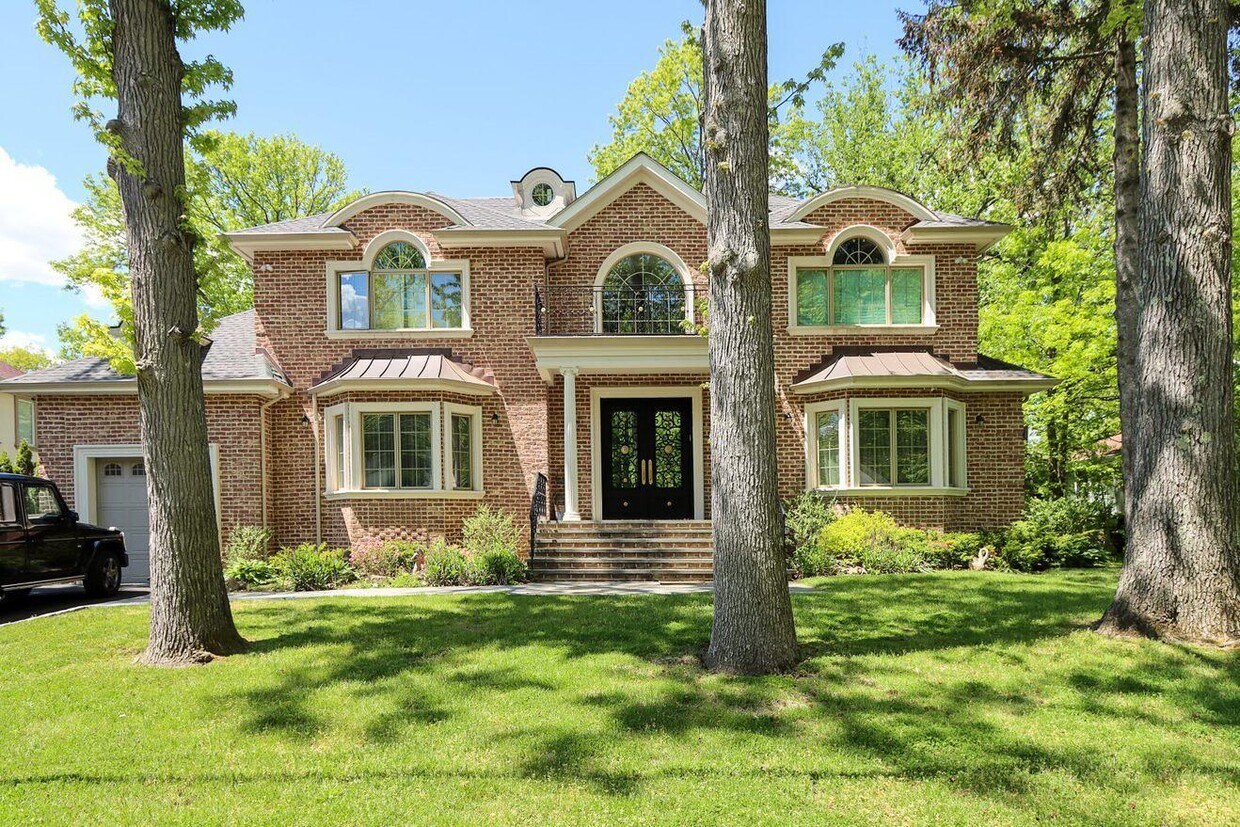 Primary Photo - 10 Woodbourne Rd
