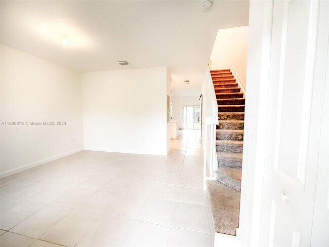 Building Photo - 1486 SE 26th Ter