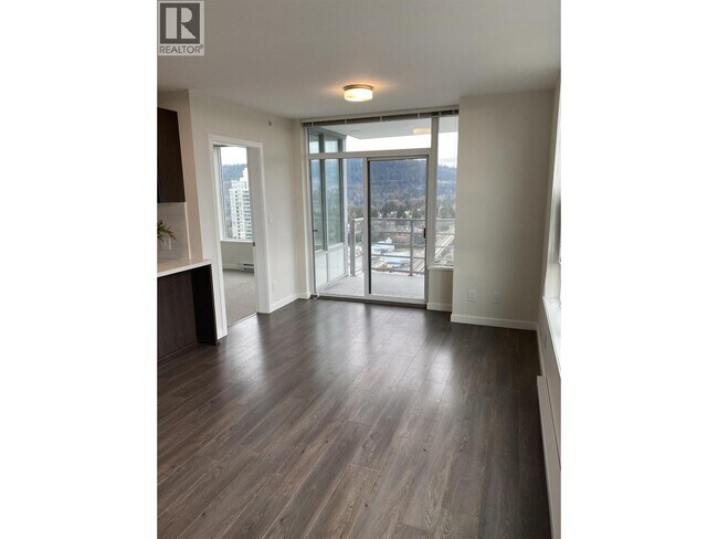 Photo du bâtiment - 530 Whiting Way